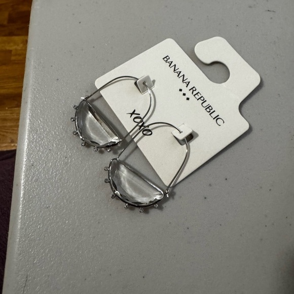 Chic Silver Hoop Earrings - Picture 1 of 3